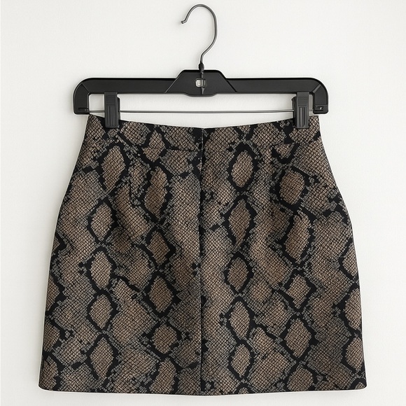 Express High Rise Mini Skirt Size 4 | Black Blue Brown Pattern Back Zip, Pockets - Picture 3 of 3